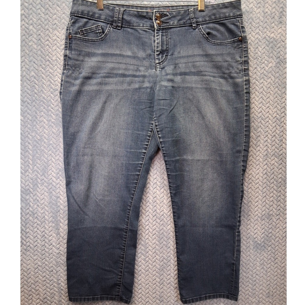 Elle Womens Size 14 Blue Denim Capri Jeans Medium Wash Double Button Cropped